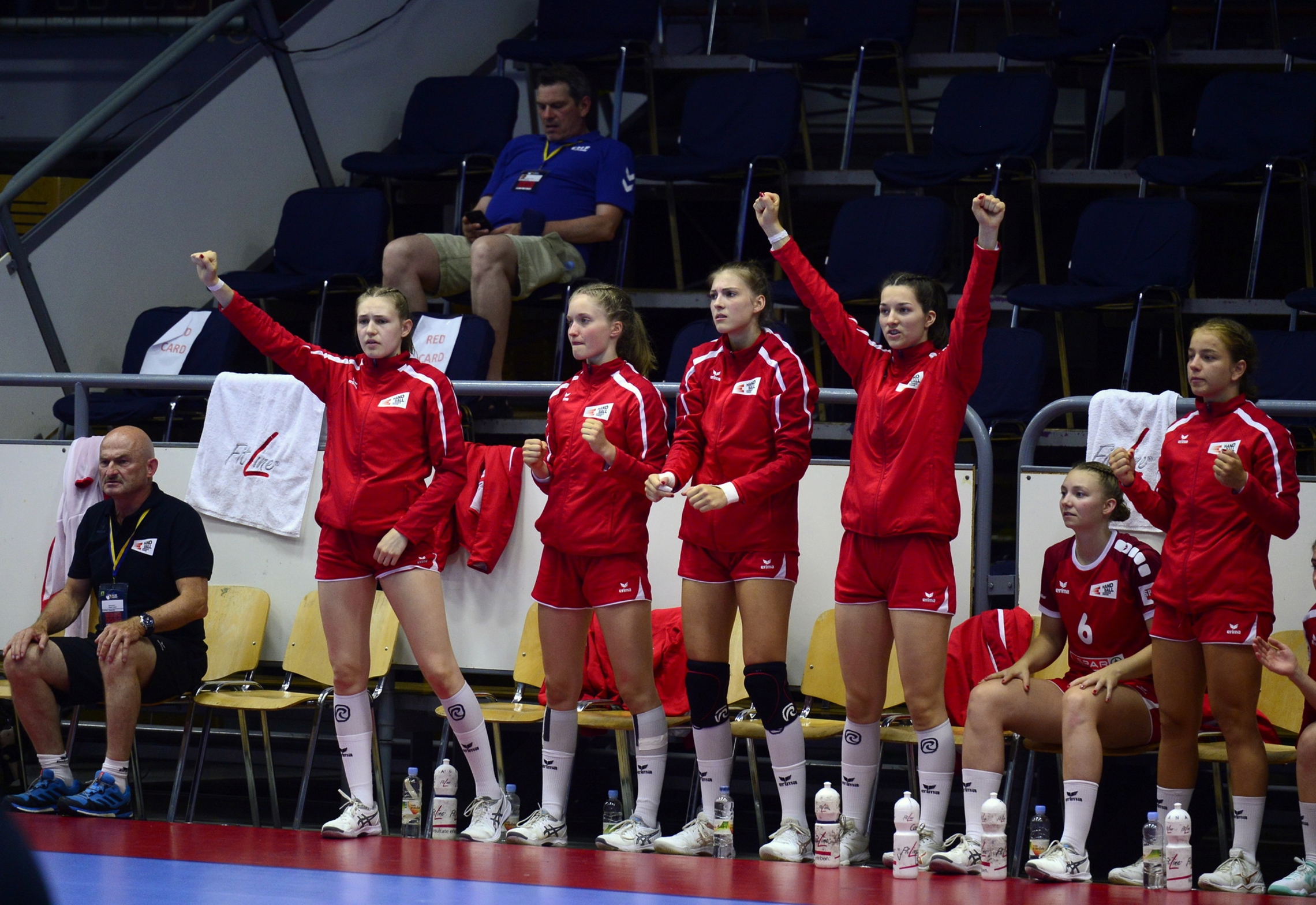 Jubel Auf Der Bank Der U19 Juniorinnen