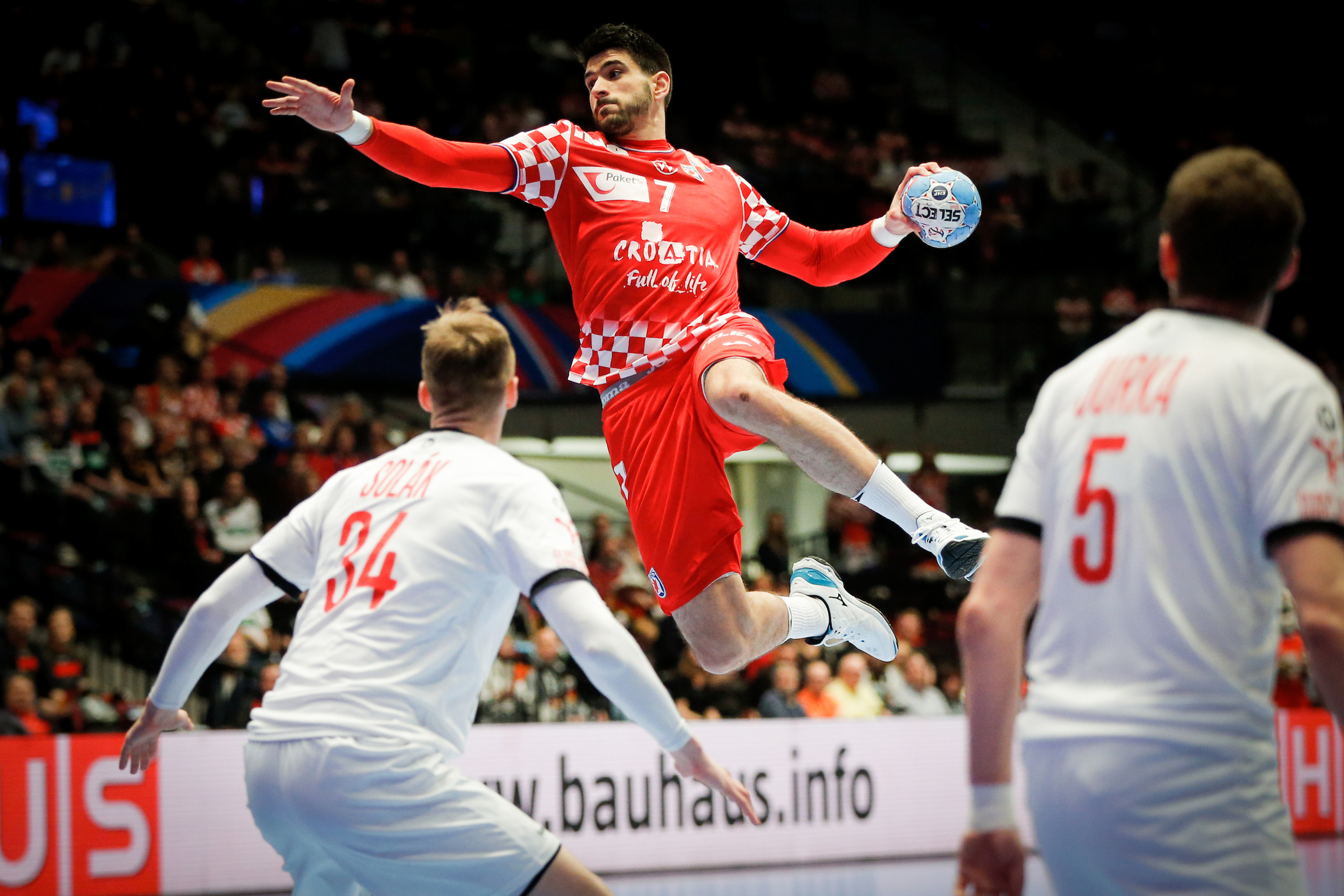 Dominik SOLAK (34), Luka STEPANCIC (7), Miroslav JURKA (5) at the Men’s EHF EURO 2020 Sweden, Austria, Norway - Austria, 20.1.2020, Mandatory Credit © Jozo Cabraja / kolektiff