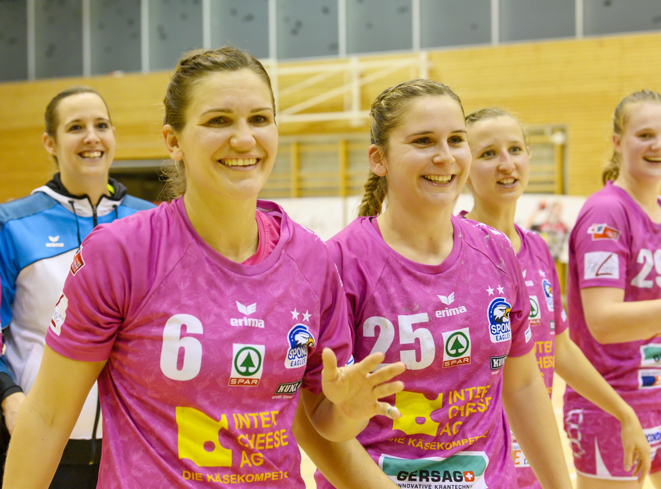 Neli Irman (Nummer 6) und Pascale Wyder (Nummer 25)