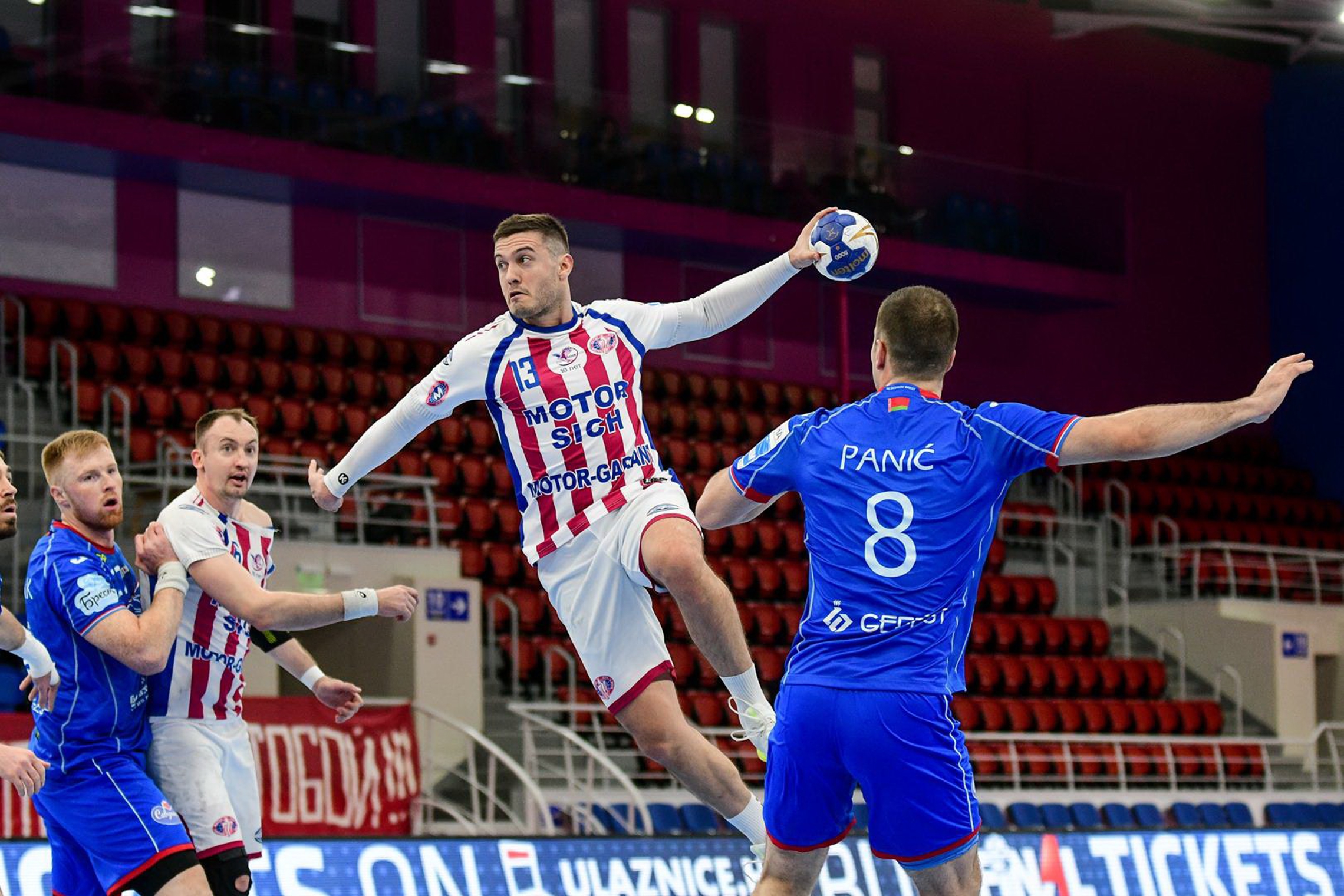 Miloš Orbović (am Ball) wechselt zum HC Kriens-Luzern (zVg)