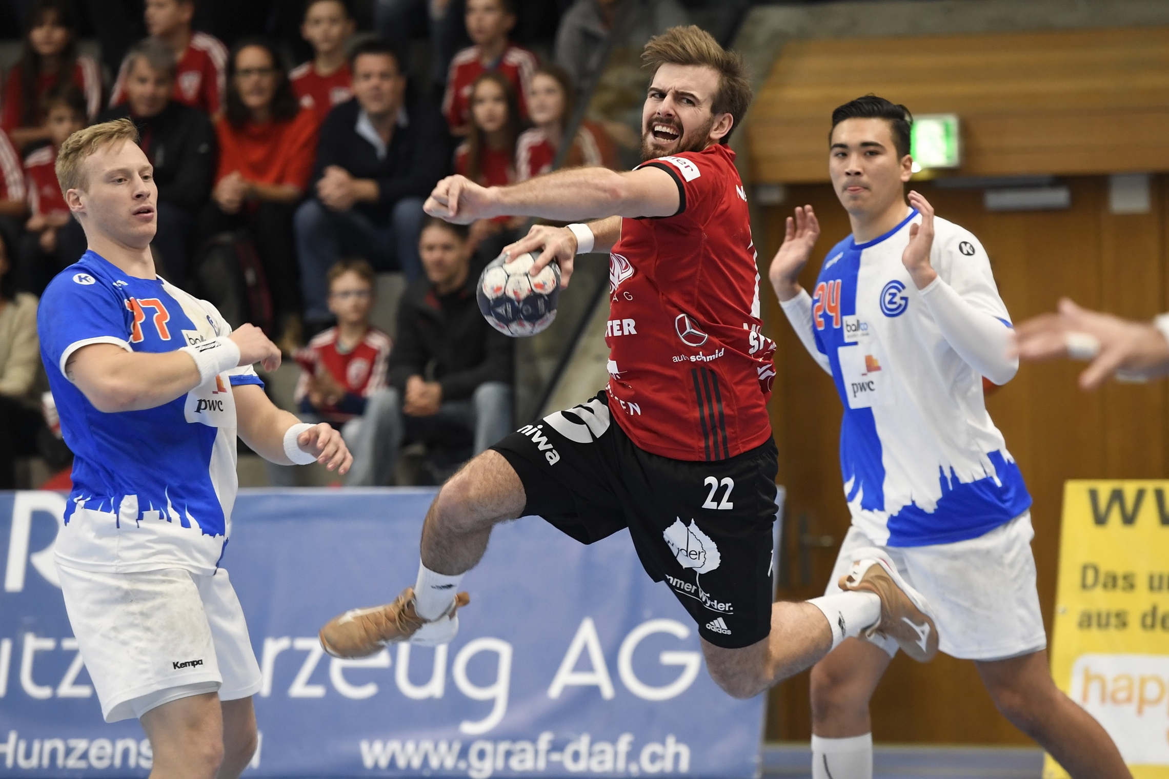 Sergio Muggli im Duell mit Ex-Club GC Amicitia Zürich