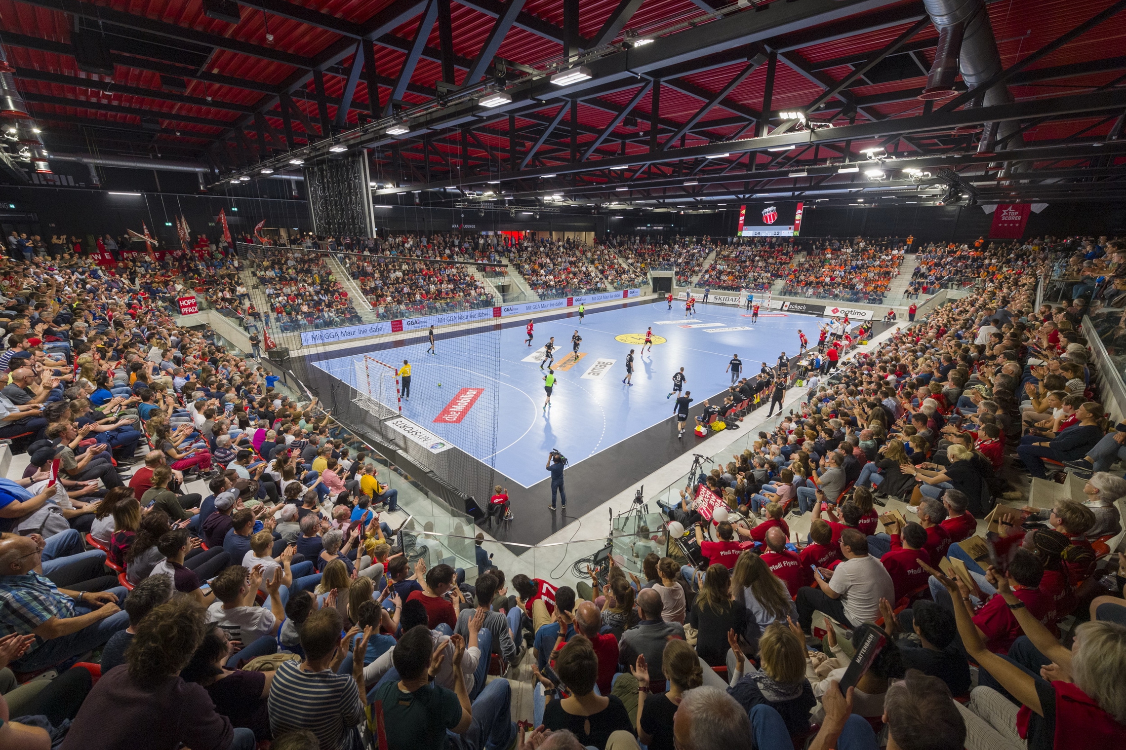 Die Ausverkaufte AXA Arena Bei Einem Heimspiel Von Pfadi Winterthur