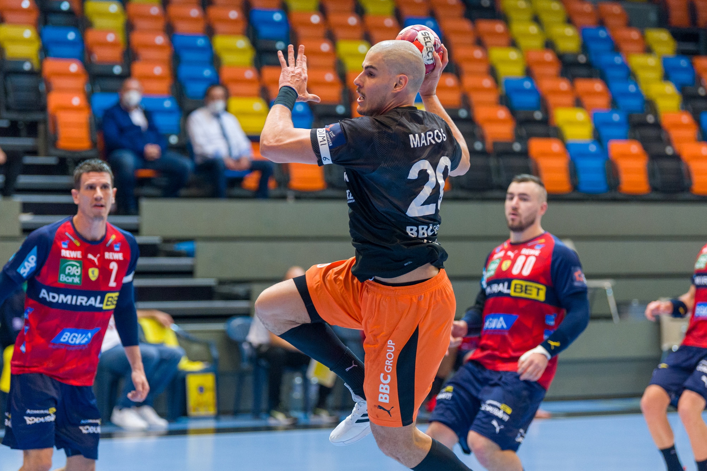 Luka Maros beim Wurf in der European Handball League (Archivbild, Martin Deuring)