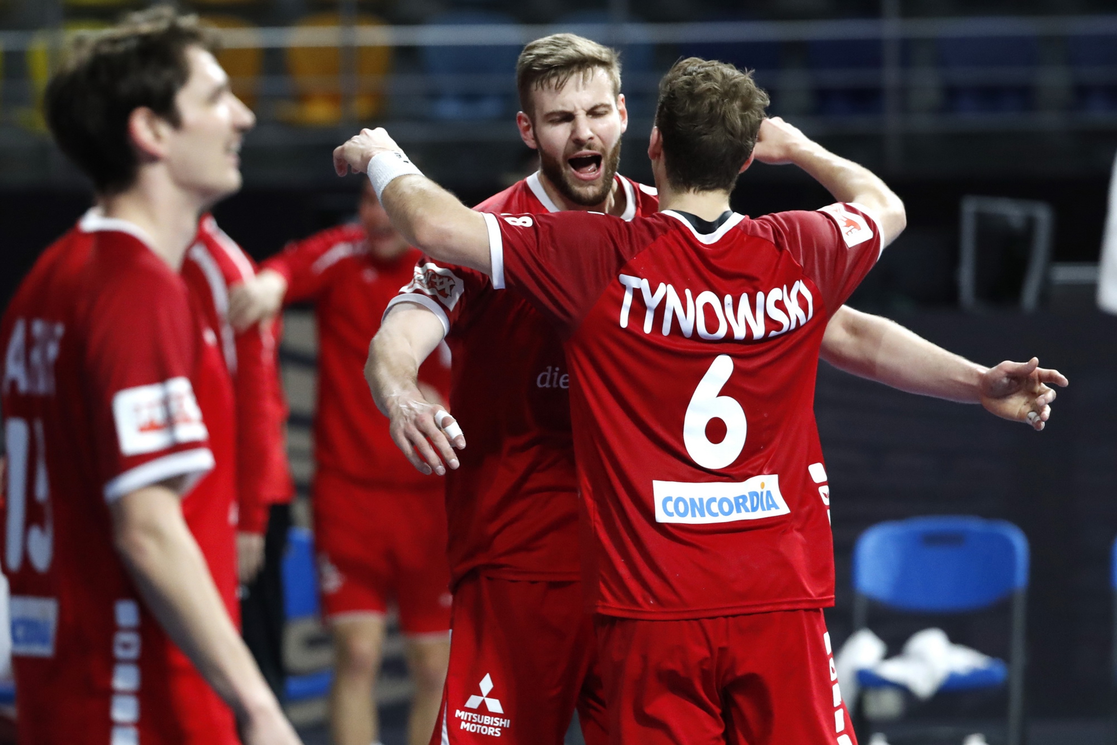 Röthlisberger Und Tynowski Jubeln An Der WM Gegen Island (IHF)