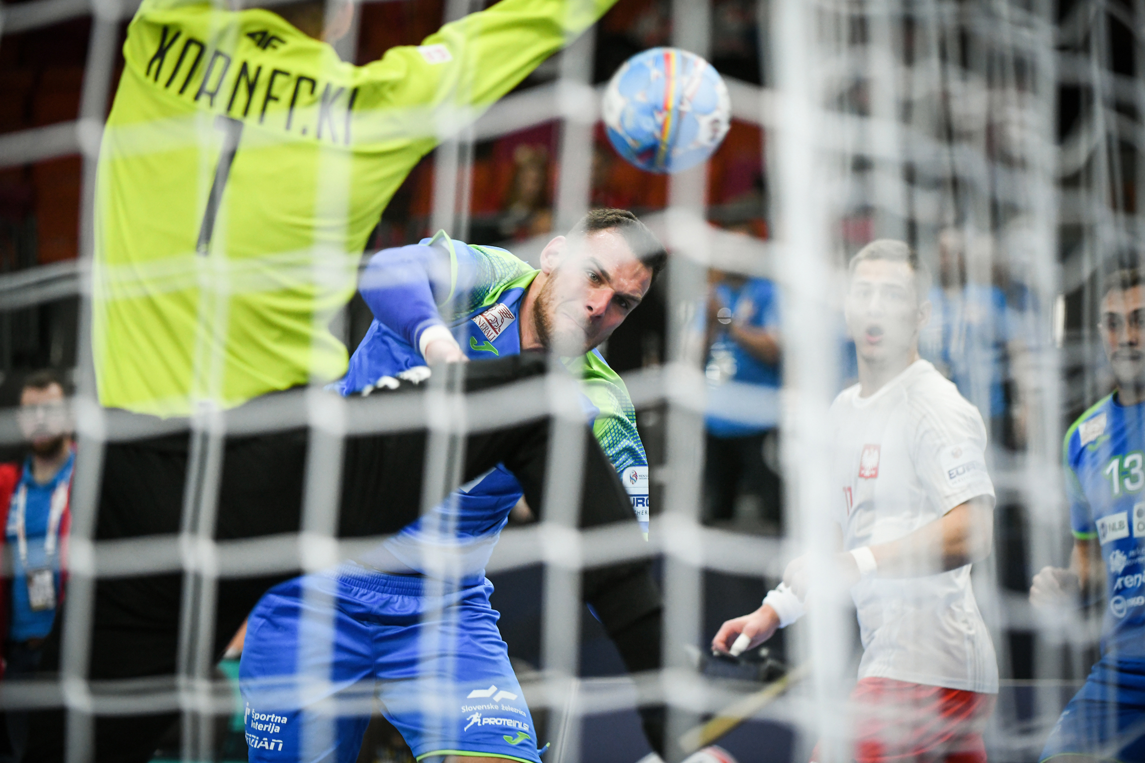 Slowenien gegen Polen. (EHF/Nebojsa Tejic/kolektiff)