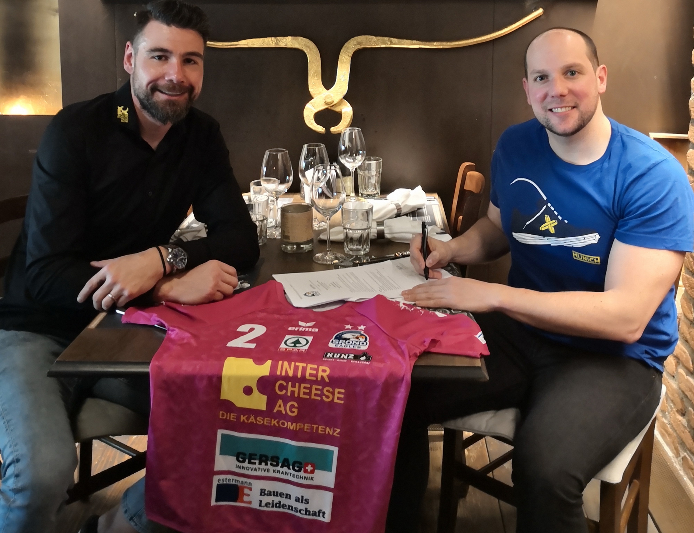 Mirco Stadelmann (l.) und Ike Cotrina führen die Spono Eagles 2020/21