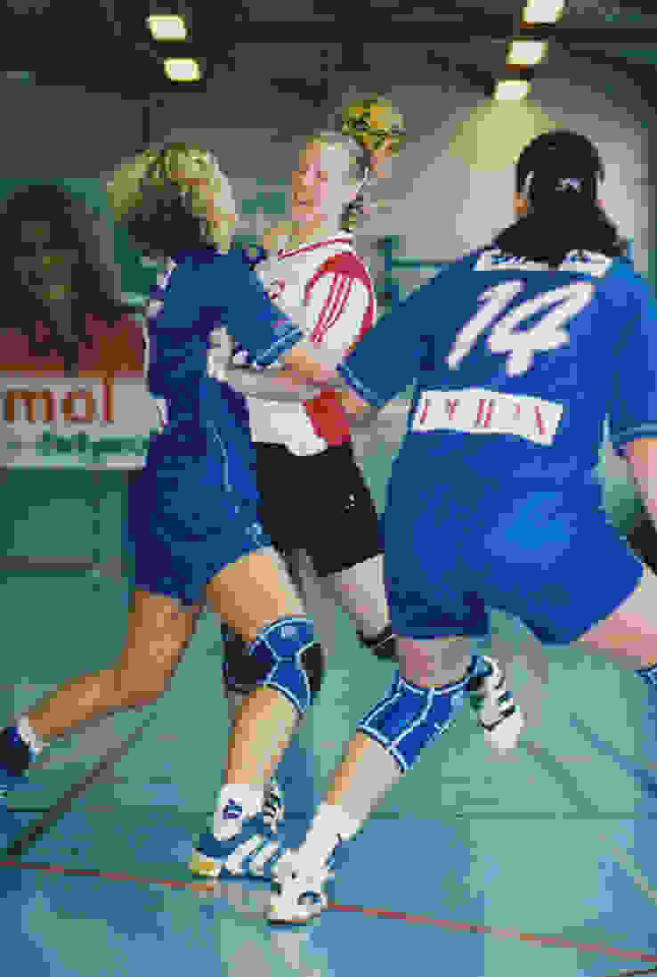 2003-04-19 Frauen Nati U20 SUI-CZE 23-28 Stans Eichli - Nicole Dinkel.jpg